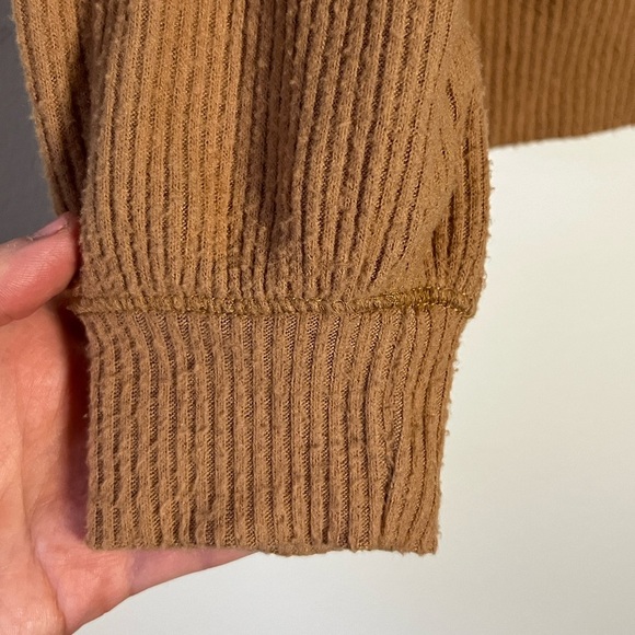 Roolee Ribbed V-Neck Sweater - Women’s Small in Camel - Picture 5 of 6